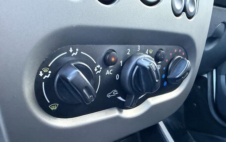 Renault Logan I, 2014 год, 697 000 рублей, 37 фотография