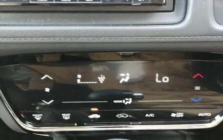 Honda Vezel, 2018 год, 1 350 000 рублей, 10 фотография