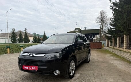 Mitsubishi Outlander III рестайлинг 3, 2013 год, 870 000 рублей, 1 фотография