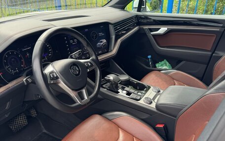Volkswagen Touareg III, 2019 год, 5 900 000 рублей, 3 фотография