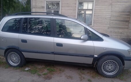 Opel Zafira A рестайлинг, 2000 год, 180 000 рублей, 1 фотография