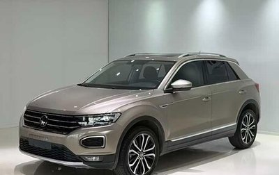 Volkswagen T-Roc I, 2023 год, 1 720 000 рублей, 1 фотография