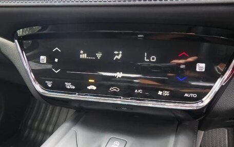Honda Vezel, 2021 год, 1 410 000 рублей, 13 фотография