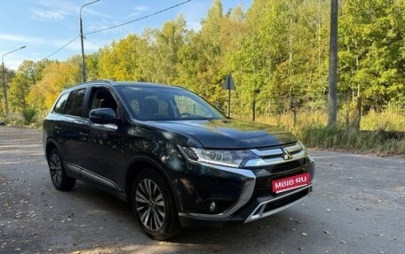Mitsubishi Outlander III рестайлинг 3, 2018 год, 2 350 000 рублей, 1 фотография