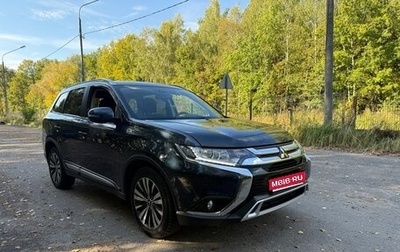 Mitsubishi Outlander III рестайлинг 3, 2018 год, 2 350 000 рублей, 1 фотография