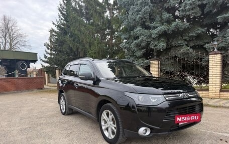 Mitsubishi Outlander III рестайлинг 3, 2013 год, 870 000 рублей, 3 фотография