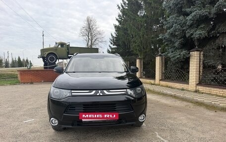 Mitsubishi Outlander III рестайлинг 3, 2013 год, 870 000 рублей, 2 фотография