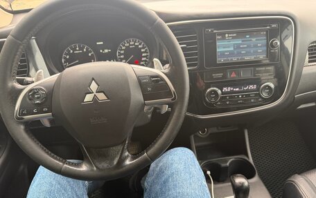 Mitsubishi Outlander III рестайлинг 3, 2013 год, 870 000 рублей, 10 фотография
