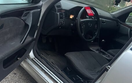 Mercedes-Benz E-Класс, 2001 год, 219 000 рублей, 3 фотография