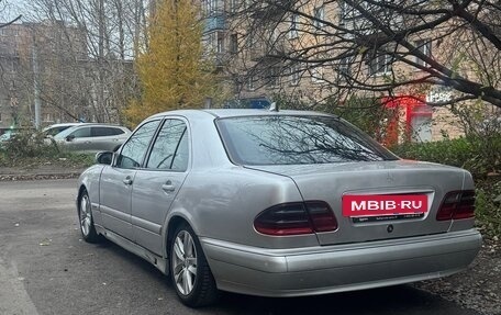 Mercedes-Benz E-Класс, 2001 год, 219 000 рублей, 2 фотография
