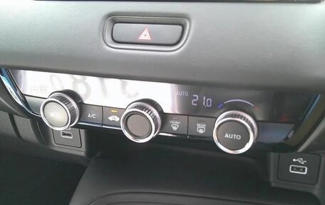 Honda Vezel, 2023 год, 1 850 000 рублей, 15 фотография