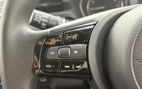 Honda Vezel, 2022 год, 1 760 000 рублей, 15 фотография