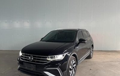 Volkswagen Tiguan II, 2022 год, 2 300 000 рублей, 1 фотография