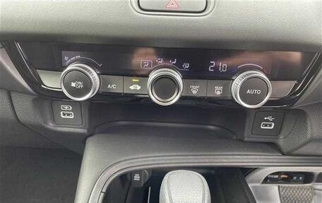 Honda Vezel, 2023 год, 1 840 000 рублей, 13 фотография