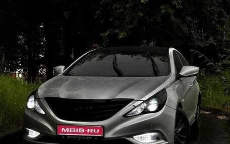 Hyundai Sonata VI, 2011 год, 1 050 000 рублей, 1 фотография