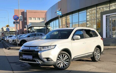 Mitsubishi Outlander III рестайлинг 3, 2018 год, 1 875 000 рублей, 1 фотография