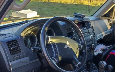 Mitsubishi Pajero IV рестайлинг 2, 2010 год, 1 800 000 рублей, 5 фотография