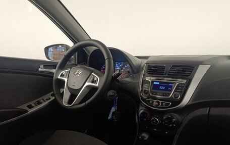 Hyundai Solaris II рестайлинг, 2011 год, 890 000 рублей, 12 фотография