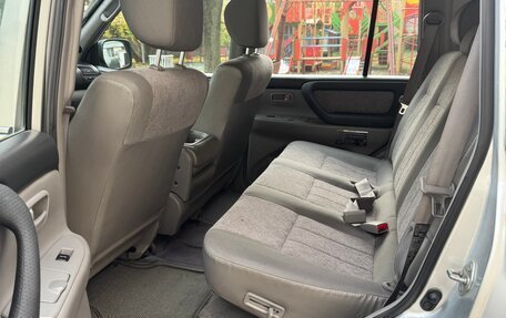 Toyota Land Cruiser 100 рестайлинг 2, 2005 год, 2 900 000 рублей, 8 фотография