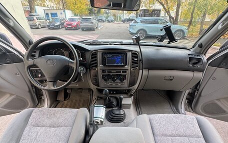 Toyota Land Cruiser 100 рестайлинг 2, 2005 год, 2 900 000 рублей, 16 фотография