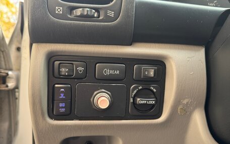 Toyota Land Cruiser 100 рестайлинг 2, 2005 год, 2 900 000 рублей, 12 фотография