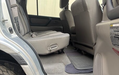 Toyota Land Cruiser 100 рестайлинг 2, 2005 год, 2 900 000 рублей, 15 фотография