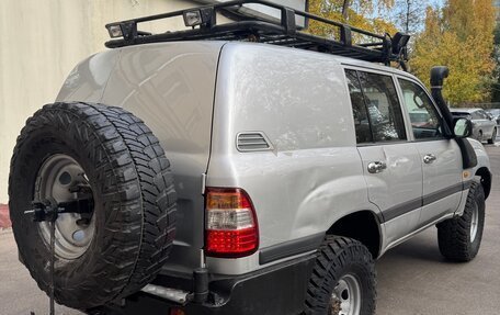 Toyota Land Cruiser 100 рестайлинг 2, 2005 год, 2 900 000 рублей, 25 фотография