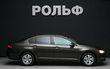 Volkswagen Passat B8 рестайлинг, 2018 год, 1 900 000 рублей, 6 фотография