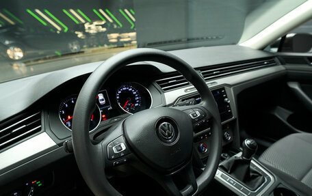 Volkswagen Passat B8 рестайлинг, 2018 год, 1 900 000 рублей, 37 фотография