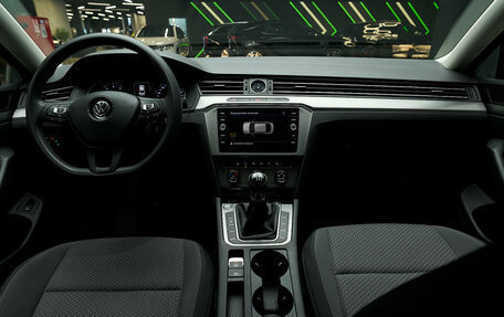 Volkswagen Passat B8 рестайлинг, 2018 год, 1 900 000 рублей, 34 фотография