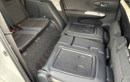 Toyota Wish II, 2017 год, 1 180 000 рублей, 14 фотография