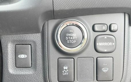 Toyota Wish II, 2017 год, 1 180 000 рублей, 23 фотография