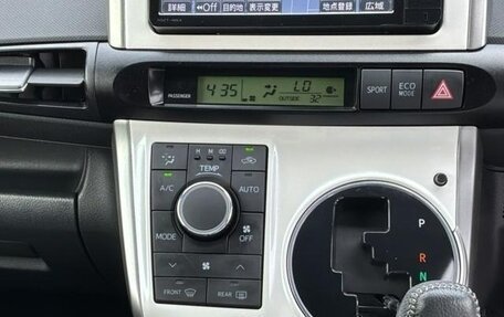 Toyota Wish II, 2017 год, 1 180 000 рублей, 26 фотография