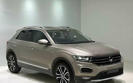Volkswagen T-Roc I, 2023 год, 1 720 000 рублей, 3 фотография