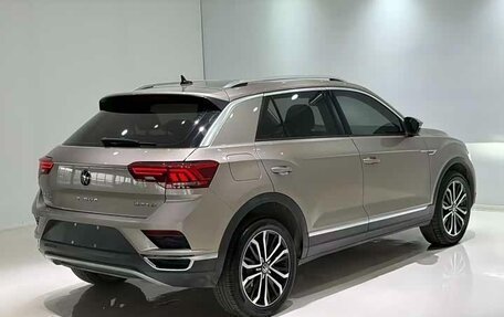 Volkswagen T-Roc I, 2023 год, 1 720 000 рублей, 4 фотография