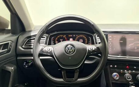 Volkswagen T-Roc I, 2023 год, 1 720 000 рублей, 15 фотография