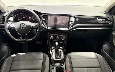 Volkswagen T-Roc I, 2023 год, 1 720 000 рублей, 13 фотография