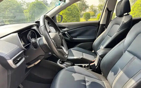 Chevrolet Trax, 2023 год, 1 300 999 рублей, 10 фотография