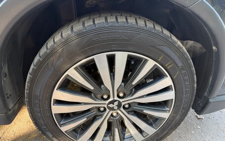 Mitsubishi Outlander III рестайлинг 3, 2018 год, 2 350 000 рублей, 15 фотография