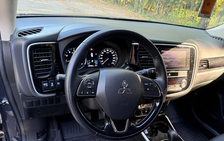 Mitsubishi Outlander III рестайлинг 3, 2018 год, 2 350 000 рублей, 19 фотография