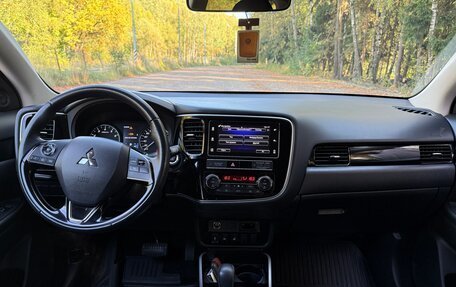 Mitsubishi Outlander III рестайлинг 3, 2018 год, 2 350 000 рублей, 23 фотография