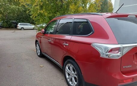 Mitsubishi Outlander III рестайлинг 3, 2013 год, 1 550 000 рублей, 3 фотография