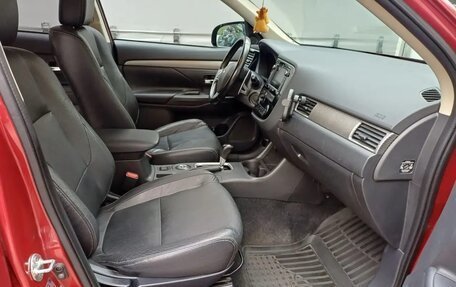 Mitsubishi Outlander III рестайлинг 3, 2013 год, 1 550 000 рублей, 4 фотография