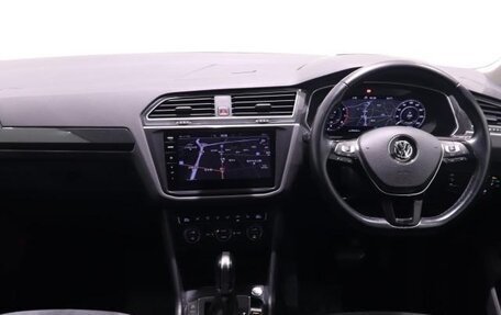 Volkswagen Tiguan II, 2018 год, 1 750 006 рублей, 4 фотография