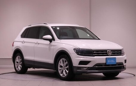 Volkswagen Tiguan II, 2018 год, 1 750 006 рублей, 2 фотография