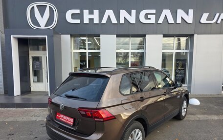 Volkswagen Tiguan II, 2019 год, 2 200 000 рублей, 3 фотография