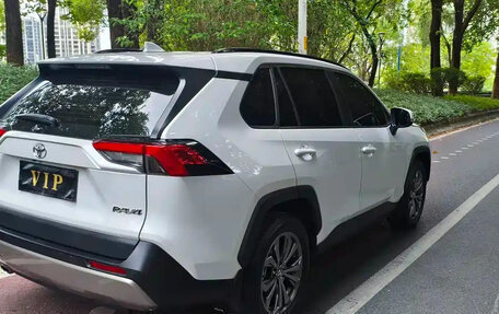 Toyota RAV4, 2024 год, 3 250 700 рублей, 6 фотография