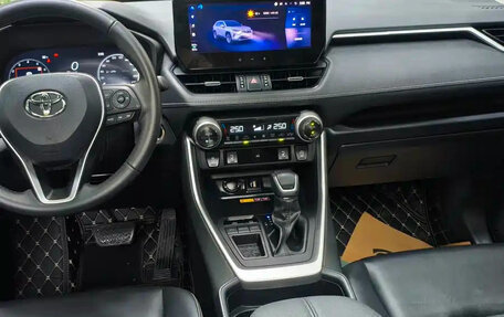 Toyota RAV4, 2024 год, 3 250 700 рублей, 8 фотография