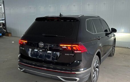 Volkswagen Tiguan II, 2022 год, 2 300 000 рублей, 6 фотография
