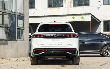 Volkswagen Tiguan, 2024 год, 4 705 000 рублей, 7 фотография